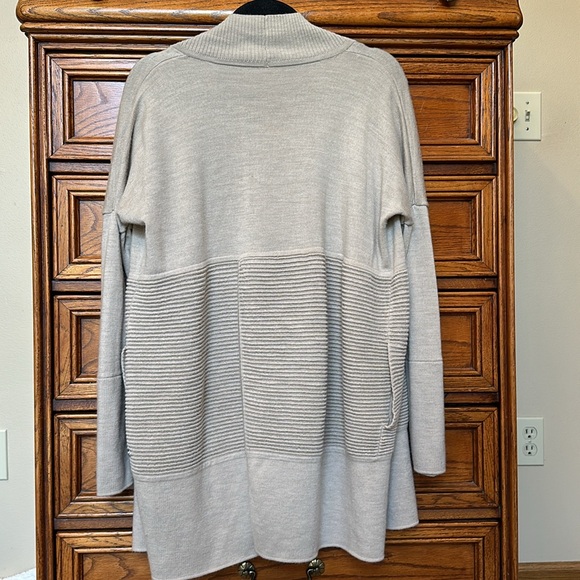 Lululemon Sit in Lotus Wrap - Picture 9 of 15